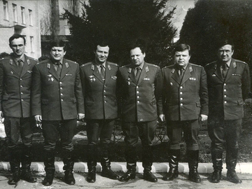 Сборы в Чернигове, примерно 1990 г. Командир полка п-к Токарев Анатолий Кириллович, НШ 105 УАП п/п-к Чеканов, замполит п/п-к Каплун С.