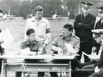 На соревнованиях по самолетному спорту в ЧЧВВАУЛе, аэр. Городня, 1989 г.