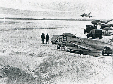 Чукотка, 1961 г. самолет МиГ-17 Кулясова П.Г. заходит на посадку.