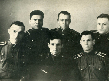 Выпускники экипажа ст. л-та Байнетова Д.Ф. : Селецкий А., Кормишин Е., Чернявский А., Панкратов Ю.,Магид И.