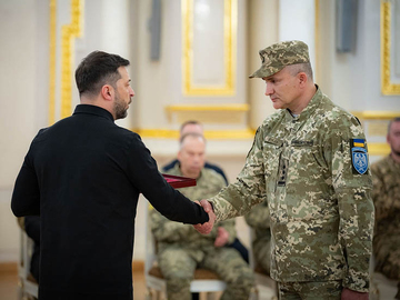 Герой Украины п-к Александр Иванович Довгач.