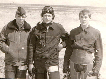 Добрянка. Весна 1974 .Мой первый инструктор Горбаченок В. И , Черненко Ваня. 
