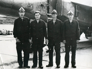 Летчик-инструктор капитан Валера Лавриненко 1980 г.в. Уже не з нами.