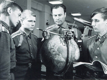 п-к Кузьменко  и выпускники 1977 г.
