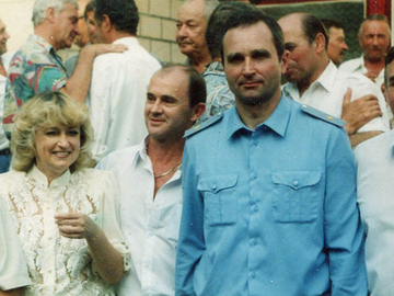 Однополчане 35 ИАП аэр. Цербст, 1979-1981 г Забышный В., Легенченко В., Байнетов С., Пронин Ю. с женами август 2001 г.
