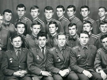 Звено капитана Ананко, в центре сидит л-т Картавенко, аэр. Городня, 1974 г.