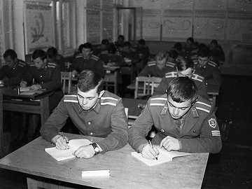 слева В.Заржицкий, сзади мл. с-т П.Федорченко.