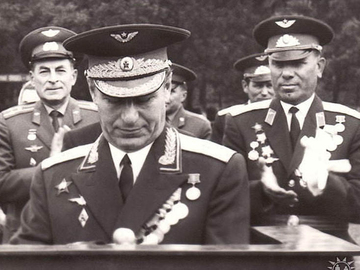 Нач. ЧВВАУЛ 1970-1973гг. ген.м-р Табунщиков А.М. на заднем плане зам. нач. училища по политчасти п-к Беспалов и зам. по учебной работе п-к Денисенко А.Я.