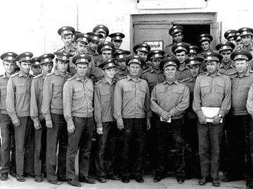 Летный состав 115 гв.иап с ген.п-ком Кожедубом И.Н., сентябрь 1975г. аэродром Кокайты, ТуркВО. Тут выпускников 1974 г. 10 человек.