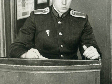 Курсант Яковлев А.П., окончивший училище с отличием.