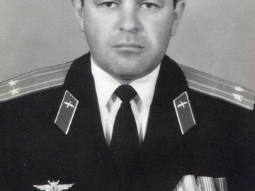 Зыбайлов Вячеслав Николаевич. – полковник, служил в ЧВВАУЛе, летчик-инструктор 701 УАП. Преподаватель УО каф. аэродинамики, уволен в 1992 г.
