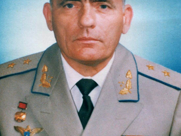 генерал-летенант Каневский Александр Кирилович – заслуженный военный летчик СССР.