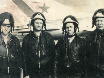 аэр. Хойна Польша, 1970 г. 582 иап авиац. звено к-н Оленин В.В., к-н Суховилов Г.В., к-н Безруков Ю.П., к-н Правдивец А.Н.