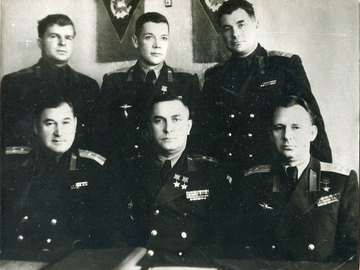 Командование училища. Сидят п-к А.Шишкин, п-к кузнецов М.В., стоят п/п-к Марий В.С., п-к Наумчик В.К., п/п-к Сопельниченко Л.Е., 1954 г. 