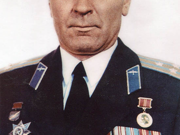 п-к Павлушкин Жорж Сафронович, засл. летчик СССР.