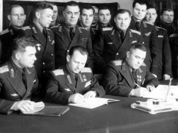 Подписание акта ГЭК о приеме экзаменов выпускников 1955 г., ноябрь.