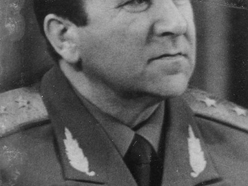 генерал-лейтенант Колчанов Валерий Сергеевич.