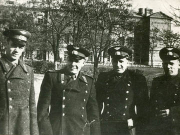 Летчики-инструкторы: Пикуш Б.В., Бухтияров С.И., Бергрин В.Е., Куликов В.А.