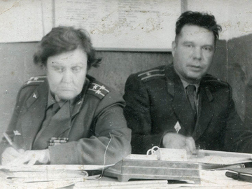 Руководитель испытаний самолета Л-29 п-к Ямщикова О и зам. к-ра по ИАС майор Муравьев В.Е., Умань, 1962 г.,