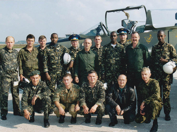 После окончания полетов с летчиками из Руанды, 2003 г.